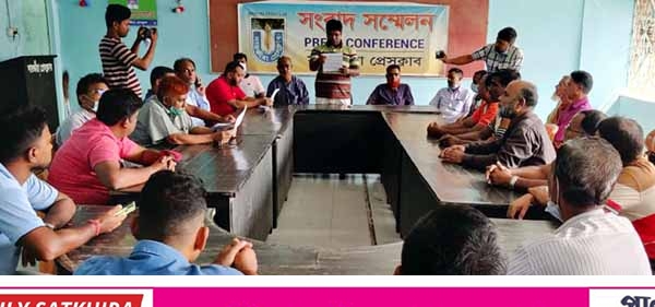 কলারোয়ার কুশোডাঙ্গায় চেয়ারম্যানের বিরুদ্ধে ষড়যন্ত্রের প্রতিবাদ