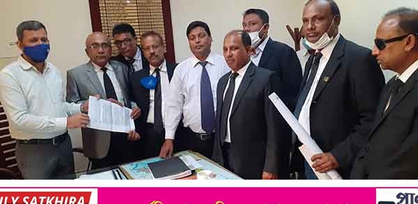 খালেদা জিয়ার মুক্তি এবং সুচিকিৎসার জন্য বিদেশে পাঠানোর দাবীতে সাতক্ষীরায় স্মারকলিপি প্রদান