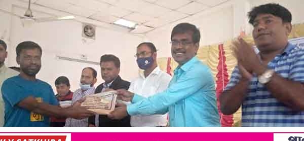 কালিগঞ্জে ক্ষুদ্র ও প্রান্তিক কৃষকদের মাঝে বিনামূল্যে বীজ ও সার বিতরণ