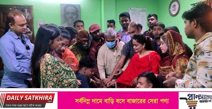 সাতক্ষীরায় প্রথম আলোর ২৩তম বর্ষপূতি পালন