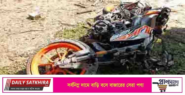 শিশুর হাতে মোটরসাইকেল, গাছের সঙ্গে ধাক্কায় ৩ স্কুলছাত্র নিহত