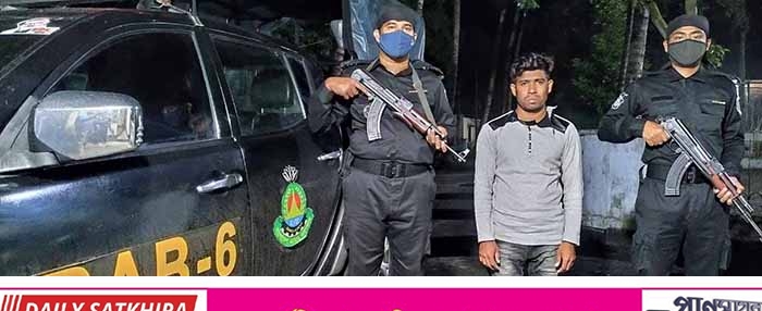 সাতক্ষীরায় ৭০ বোতল ফেন্সিডিলসহ চোরাচালানী আটক