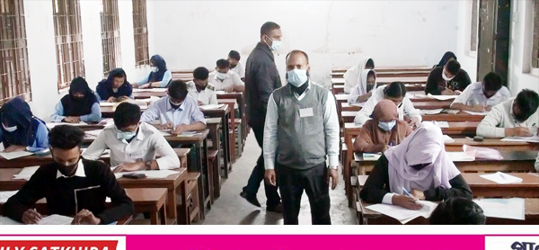 সাতক্ষীরায় স্বাস্থ্যবিধি মেনে অনুষ্ঠিত হচ্ছে এস.এস.সি পরীক্ষা
