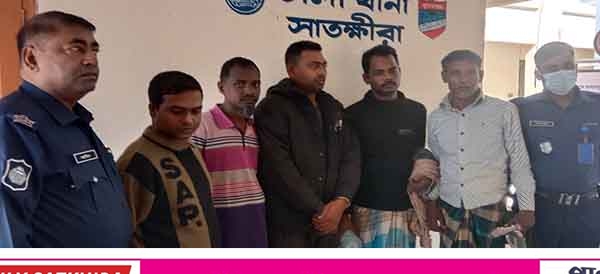 তালায় বিশেষ অভিযানে ধরা খেল ৫ আসামী