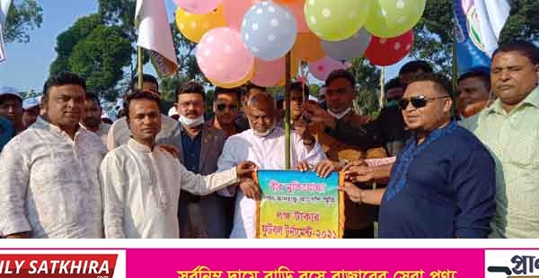 দেবহাটায় আ. গনি স্মৃতি লক্ষ টাকার ফুটবল টুর্নামেন্টের উদ্বোধন