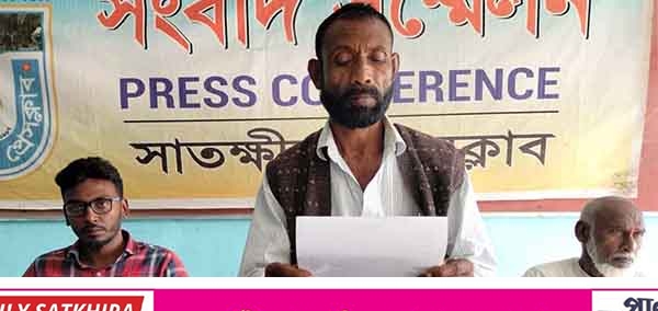কলারোয়ার কুশোডাঙ্গা ইউপি চেয়ারম্যানের বিরুদ্ধে চাকুরি দেওয়ার নামে অর্থ আত্মসাতের প্রতিবাদ