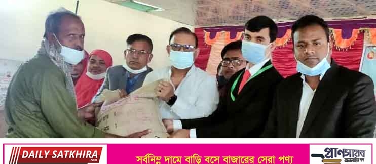বিনামূল্যে ধান বীজ ও সার পেলো তালায় ১৮’শ কৃষক