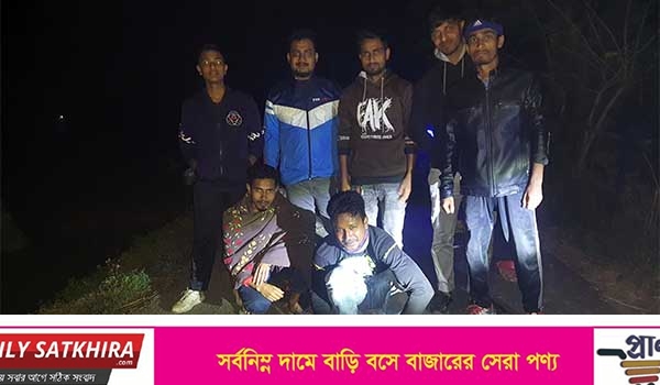 সাতক্ষীরায় সড়ক দুর্ঘটনারোধে তরুণদের বিশেষ উদ্যোগ