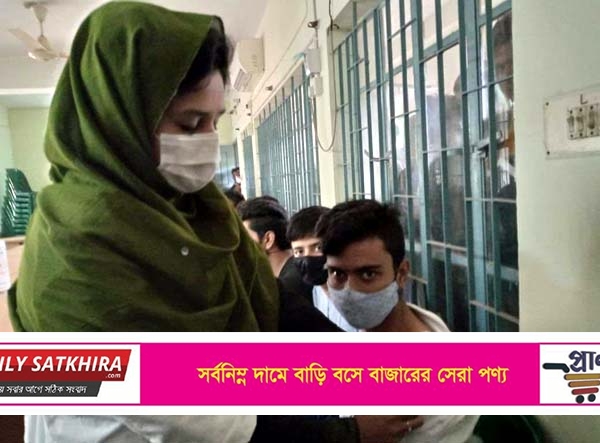 সাতক্ষীরায় শিক্ষার্থীদের মাঝে টিকা প্রদান কার্যক্রম শুরু