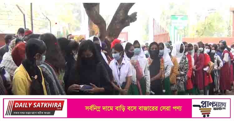 সাতক্ষীরায় স্কুলশিক্ষার্থীদের করোনার টিকা প্রদান শুরু