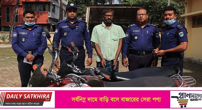 তালায় ২টি মোটরসাইকেলসহ ছিনতাই চক্রের হোতা আটক