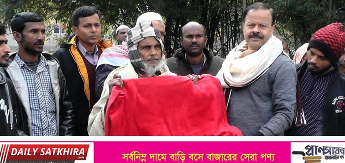 সাতক্ষীরায় শীতবস্ত্র ও ওষুধ বিতরণ করলেন পুলিশ কমিশনার আলিম মাহমুদ