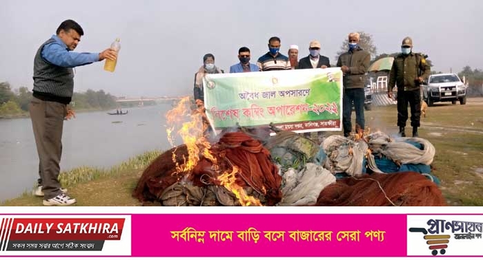 কা‌লিগ‌ঞ্জে নদী‌তে কম্বিং অপা‌রেশ‌নে জাল জব্দ পু‌ড়ি‌য়ে ধ্বংস