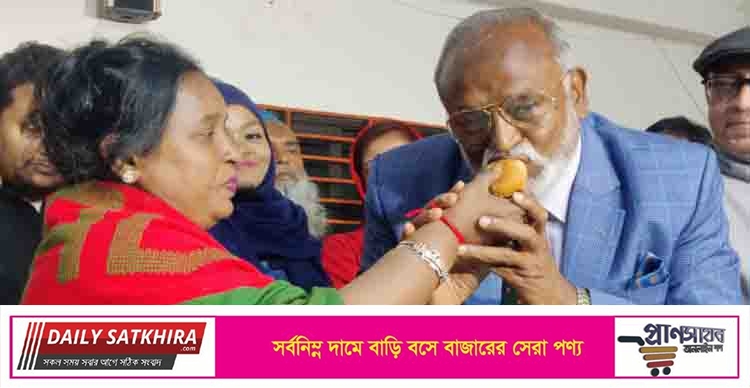 বাসায় মিষ্টি নিয়ে গেলেন আইভী, আশীর্বাদ করলেন তৈমূর
