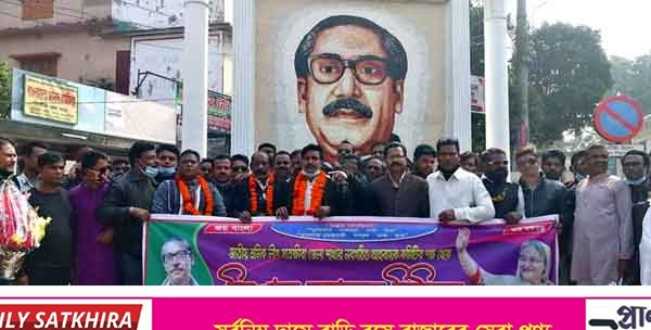 নবগঠিত শ্রমিকলীগের আহবায়ক কমিটির পক্ষ থেকে বঙ্গবন্ধুর মুর‌্যালে শ্রদ্ধা