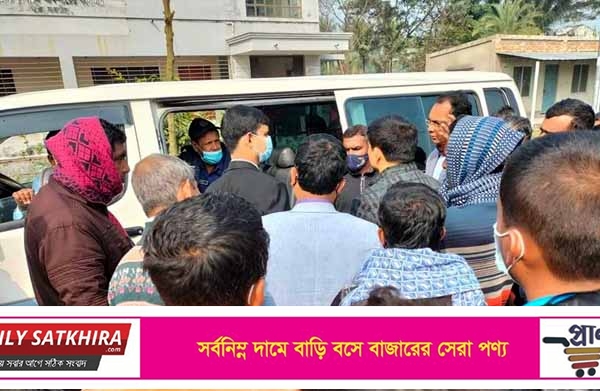 তালায় ভোটের ব্যালট পেপার অরক্ষিত অবস্থায় পাওয়ার অভিযোগ