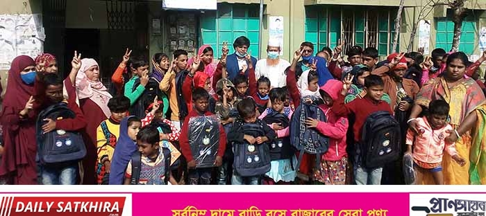 সাতক্ষীরা বাক্ ও শ্রবণ প্রতিবন্ধী স্কুলের পাঠ্যপুস্তক ও শিক্ষা উপকরণ বিতরন