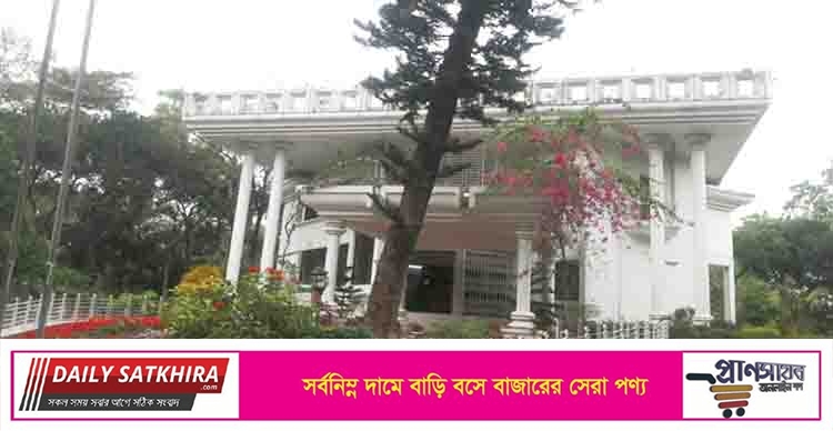 উপাচার্যের বাসভবনের বিদ্যুৎসংযোগ বিছিন্ন করে দিলেন শিক্ষার্থীরা
