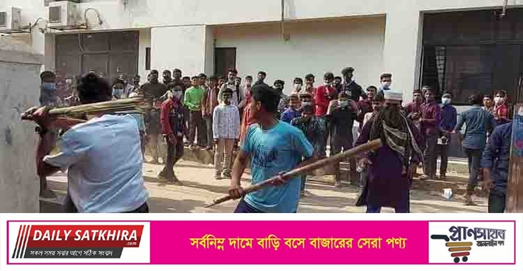 টিকা নিতে আসা শিক্ষার্থীদের লাঠিপেটা করার অভিযোগ