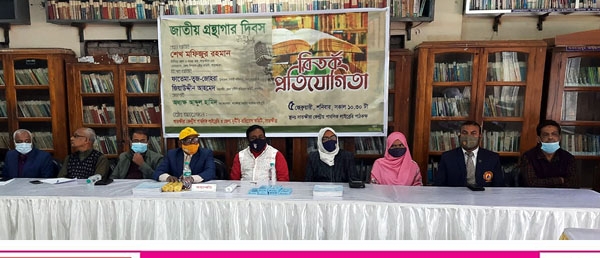 সাতক্ষীরা কেন্দ্রীয় পাবলিক লাইব্রেরিতে বিতর্ক প্রতিযোগিতার পুরস্কার বিতরণ