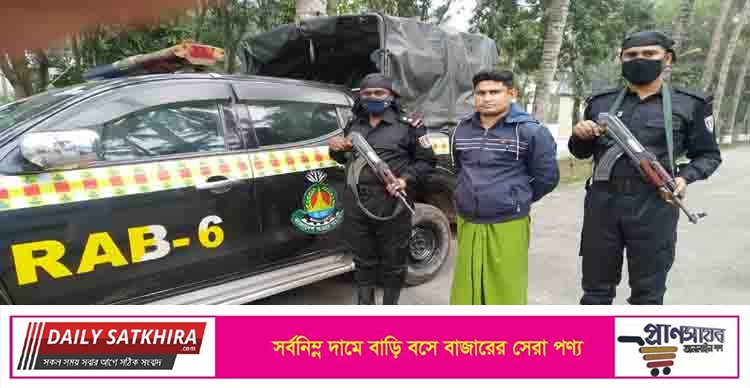 সাতক্ষীরায় ১০৩ বোতল ফেন্সিডিলসহ মাদক ব্যবসায়ী আটক