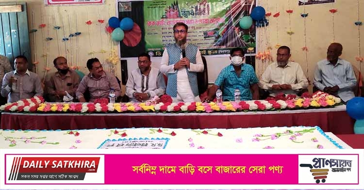 স্বাধীনতার ৫২ বছর পূর্তিতে ডি.বি. ইউনাইটেড হাইস্কুলে ১শ ৫২ পাউন্ড কেক কেটে স্বাধীনতা দিবস উদযাপন