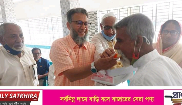 মানবতাবিরোধী অপরাধের মামলায় দুই জামায়াত নেতার ফাঁসির রায়ে সাতক্ষীরায় মিষ্টি বিতরণ