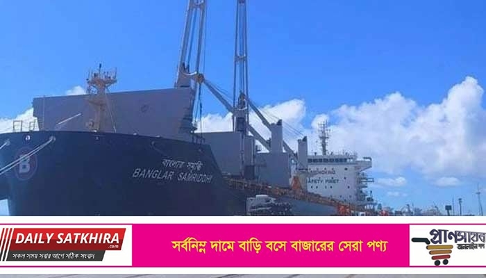ইউক্রেনে আক্রান্ত বাংলাদেশি জাহাজের ক্যাপ্টেন সাতক্ষীরার মুনসুরুলসহ ২৮ নাবিককে পোলান্ডে নেয়া হচ্ছে