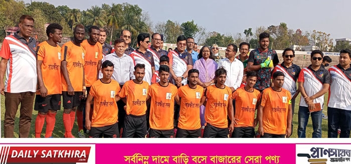 সাতক্ষীরায় ডিসি কাপ ফুটবল টুর্নামেন্ট’র প্রথম সেমিফাইনালে সদর উপজেলা জয়ী