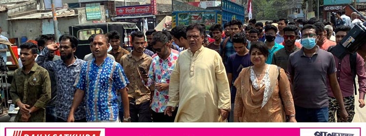 যুদ্ধাপরাধ মামলায় খালেক রোকনের ফাঁসির আদেশ: সাতক্ষীরায় মুক্তিযোদ্ধা জনতার আনন্দ মিছিল