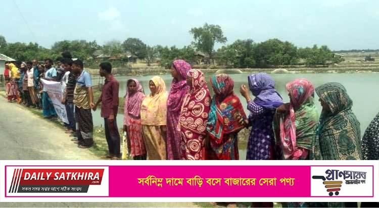 সাতক্ষীরায় সাকিব আল হাসান এগ্রো ফার্মের জমির মালিকদের মানববন্ধন