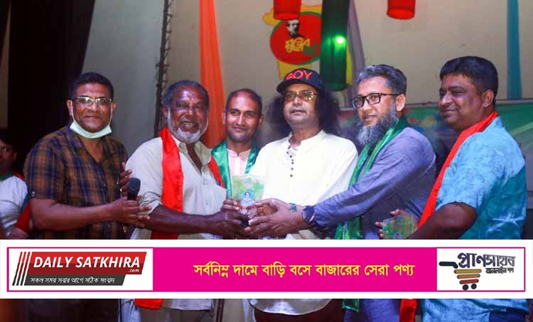 সাতক্ষীরায় লোক সাংস্কৃতিক উৎসবে সংস্কৃতিপ্রেমীদের পদচারণায় মুখরিত শিল্পকলা