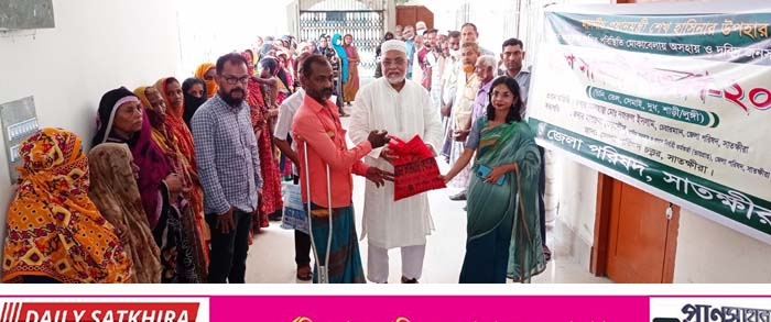 জেলা পরিষদে অসহায় ও দরিদ্রদের মাঝে প্রধানমন্ত্রী উপহার সামগ্রী বিতরণের উদ্বোধন