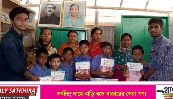 জেলা ছাত্রলীগ সভাপতির শিক্ষা উপকরণ বিতরণ অব্যাহত