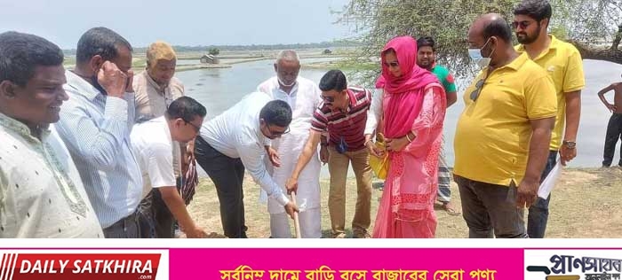 দেবহাটায় এইচবিবি করণ প্রকল্প কাজের উদ্বোধন 