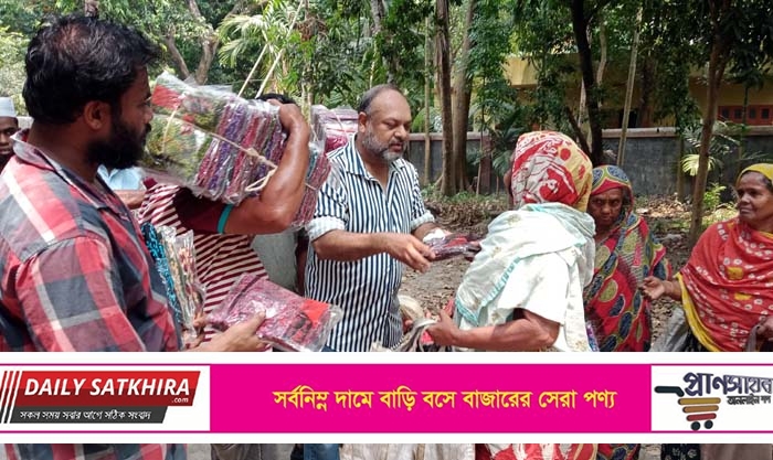 সাতক্ষীরায় যুবলীগের ঈদ উপহার প্রদান