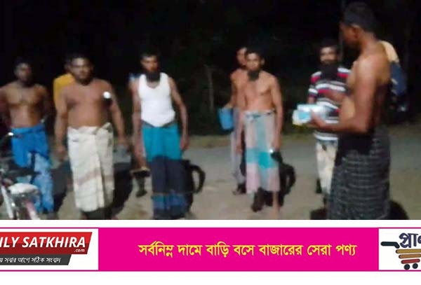 চাঁদা না দেওয়ায় কুপিয়ে জখমের ঘটনায় র‌্যাবের হাতে খলিল ও মিজান আটকের খবরে মিস্টি বিতরণ