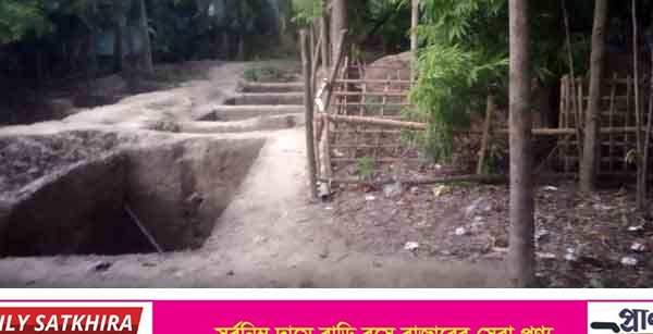 কবরস্থানের জমি দখল করে মাদ্রাসার ভবন নির্মাণের অভিযোগ