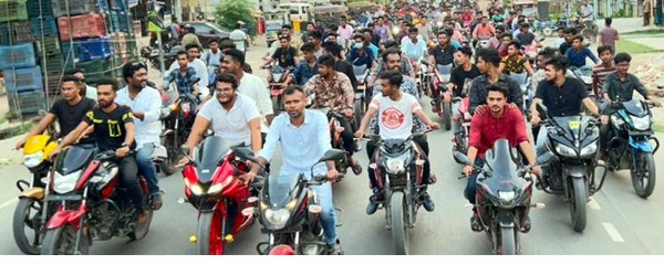 ছাত্রদলের কুরুচিপূর্ণ বক্তব্যের প্রতিবাদ জানিয়ে সাতক্ষীরায় ছাত্রলীগের মটর সাইকেল শোভাযাত্রা