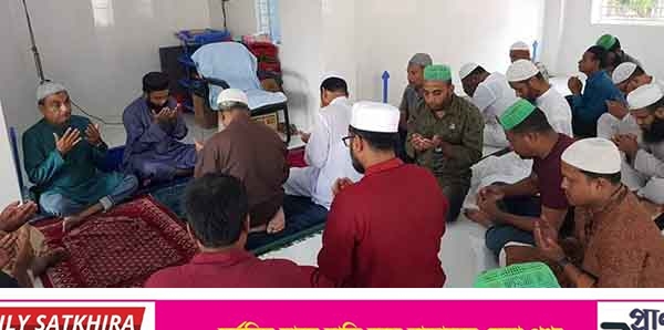 শেখ হাসিনার স্বদেশ প্রত্যাবর্তন দিবস উপলক্ষে সাতক্ষীরা জেলা যুবলীগের দোয়া
