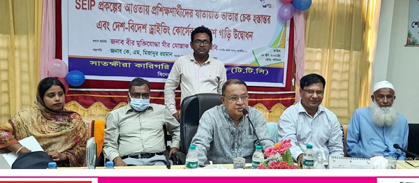 সাতক্ষীরা টিটিসিতে ভাতার চেক হস্তান্তর এবং দেশ-বিদেশ ড্রাইভিং কোর্সের প্রশিক্ষণ গাড়ি উদ্বোধন