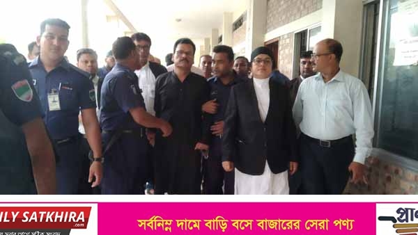 কলারোয়ায় শেখ হাসিনার গাড়ি বহরে হামলা অস্ত্র আইনে মামলার চার্জ গঠন