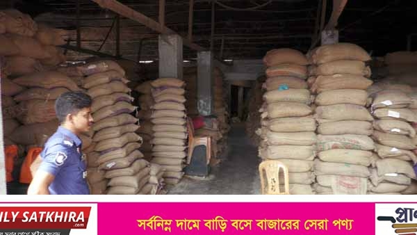 সাতক্ষীরায় ট্রাক ভর্তি চাউল জব্দ : ৫০ হাজার টাকা জরিমানা
