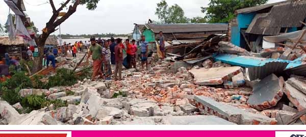 নওয়াবেঁকী বাজারস্থ অবৈধ স্থাপনা ভেঙে দিল শ্যামনগর উপজেলা প্রশাসন