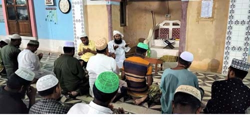 কেন্দ্রীয় আ’লীগের তিন নেতাসহ সকলের সুস্থতা কামনায় সাতক্ষীরায় দোয়া 