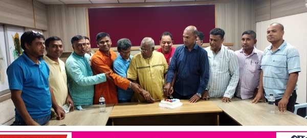 ঢাকা বিশ্ববিদ্যালয়ের ১০১ তম প্রতিষ্ঠা বার্ষিকীতে সাতক্ষীরায় কেককাটা