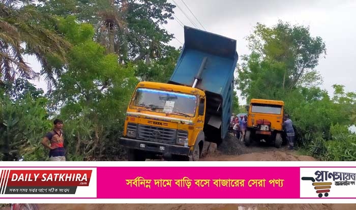আশাশুনির পাইথালী টু কালিবাড়ি সড়ক যেন মরণ ফাঁদ!