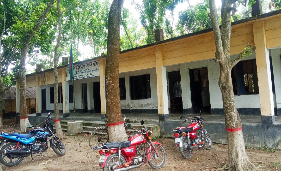 বলাডাঙ্গা-ছয়ঘরিয়া দাখিল মাদ্রাসা দীর্ঘদিন পরে এমপিওভুক্ত হওয়ায় বইছে আনন্দের বন্যা