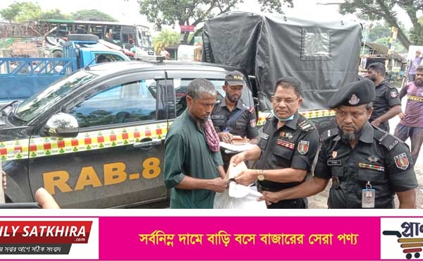 শ্যামনগরে ৫৪ জন বনদস্যুদের মাঝে ঈদ উপহার সামগ্রি বিতরণ