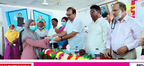 কলারোয়ায় ক্ষতিগ্রস্ত উপকারভোগীর দেড় কোটি টাকার নগদ অর্থ বিতরণ
